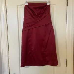 Elegant Burgundy Strapless Dress